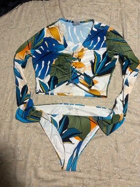 Calla Blue Tropical Ruched Long-Sleeve Bikini Set - White/Blue/Green